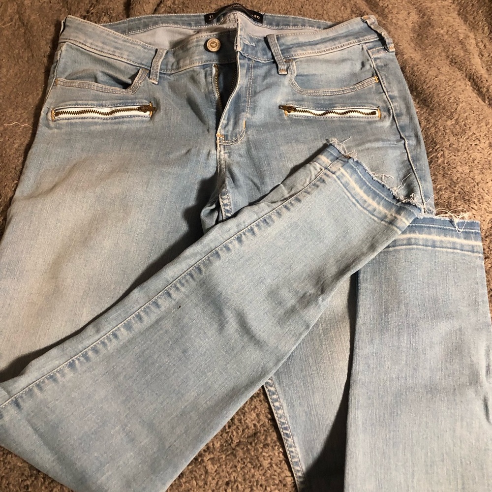 Hollister light was skinny jeans